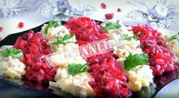 Різдвяний салат з буряка та оселедця