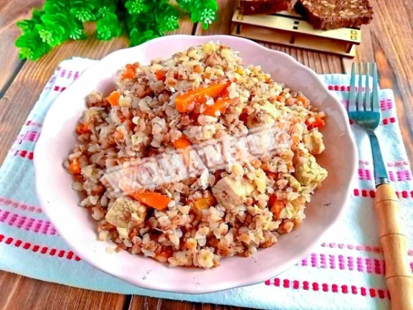 Гречка по-купецькому в мультиварці зі свининою