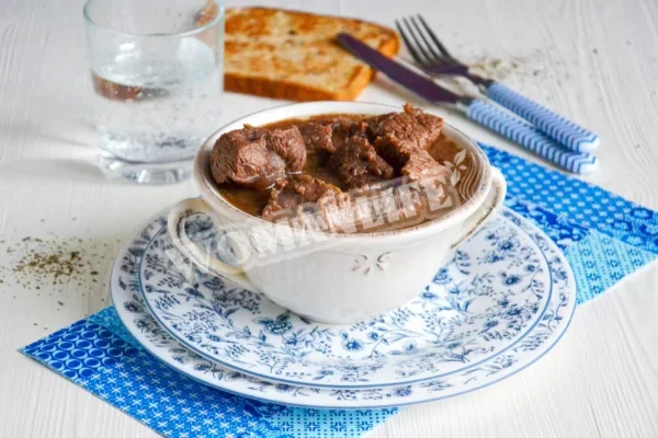 Тушкована лосятина в мультиварці