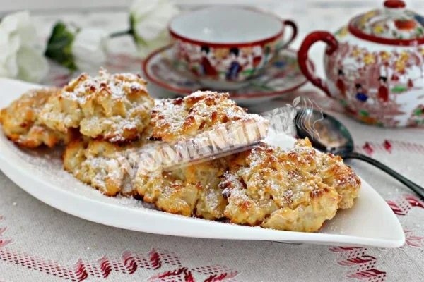 Сирні оладки з яблуками
