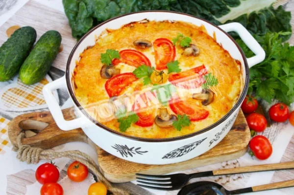 М'ясо по-французьки з картоплею та грибами