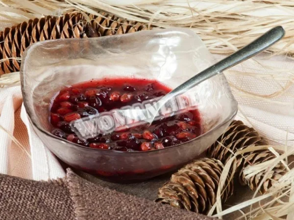 Брусничне варення з кедровими горішками