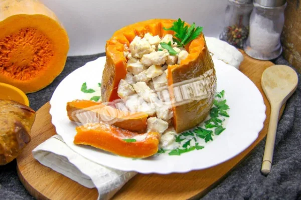 Курка в гарбузі, запечена в духовці
