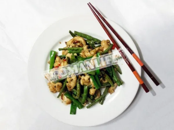 Курка з коров'ячим горохом і чорною квасолею