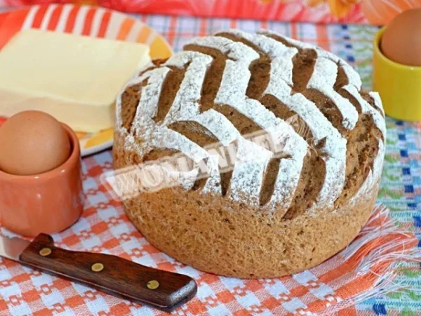 Житній хліб з коріандром і гірчичним маслом