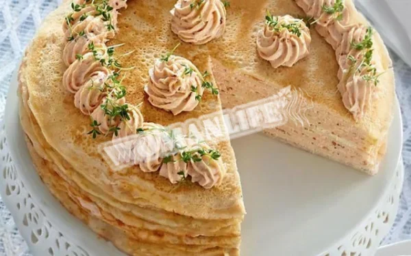 Млинцевий пиріг з рибним мусом з кижуча