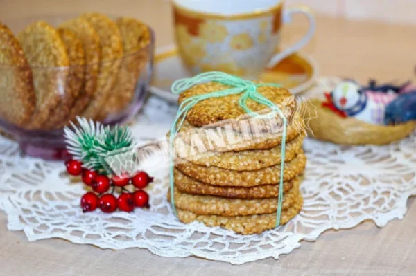 Хрустке пісочне печиво з кунжутом