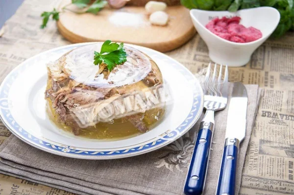 Холодець зі свинячої рульки та курки