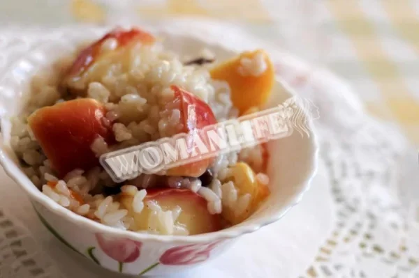 Солодкий рис з яблуками