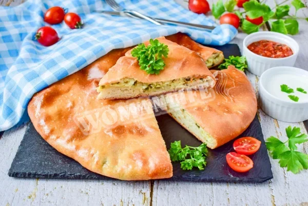 Осетинський пиріг з сиром і зеленню