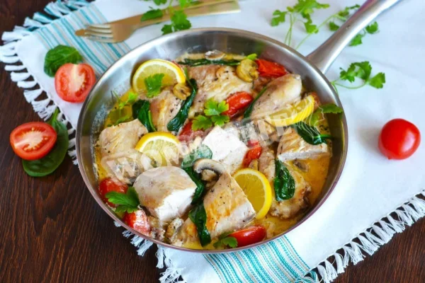 Курка з шампіньйонами в тосканському вершковому соусі