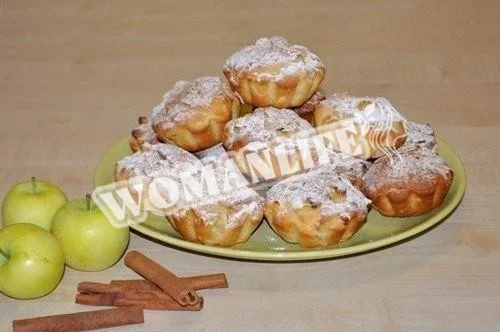 Соковиті яблучні кекси з лимоном