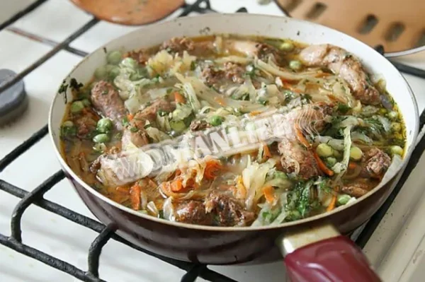 Тушковані курячі шийки