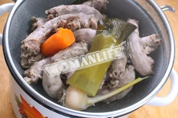 Варені курячі шийки