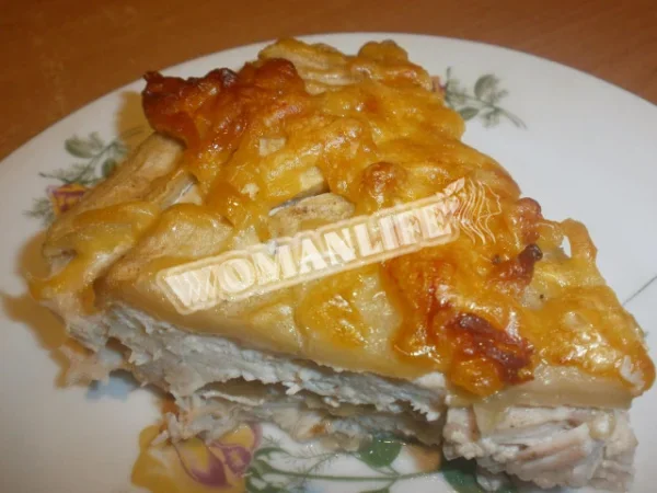 Куряча грудка з яблуками у вершках