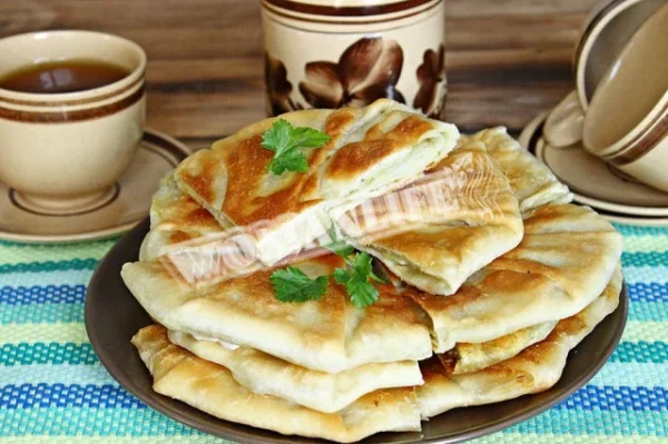 Плацинди з картоплею на сковороді