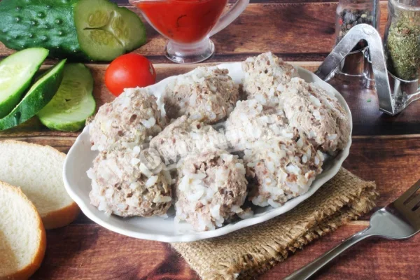 Фарш з їжаків на сковороді