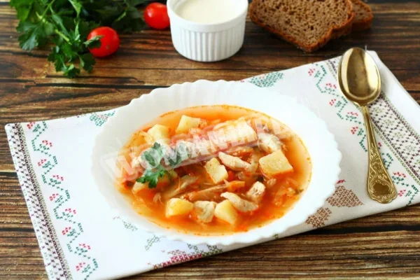 Щі з квашеної капусти з куркою