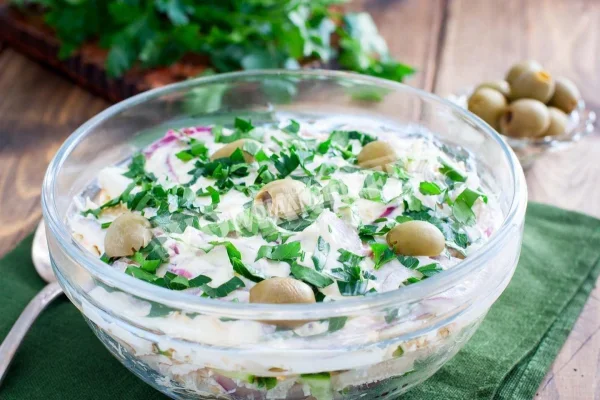 Салат з копченим сиром косичка