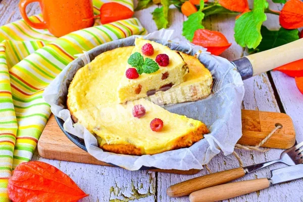 Сирна запіканка на сковороді на плиті