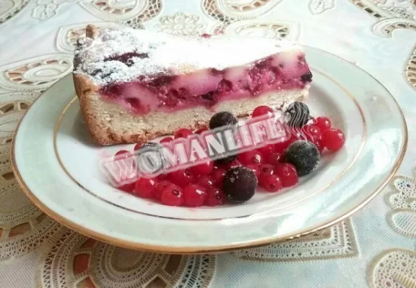 Заливний пиріг з ягодами