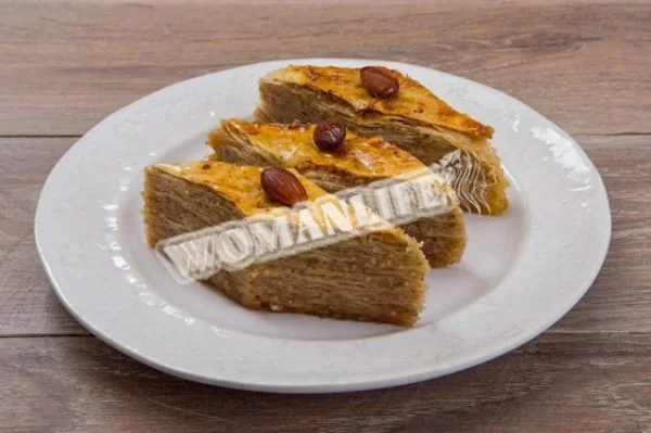 Пахлава з тіста філо з мигдалем і апельсинами