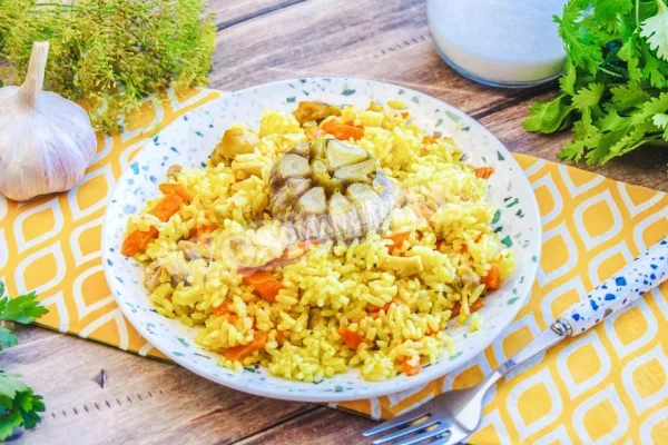 Розсипчастий плов з куркою в мультиварці