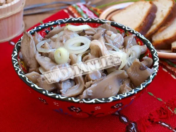 Мариновані гливи з цибулею