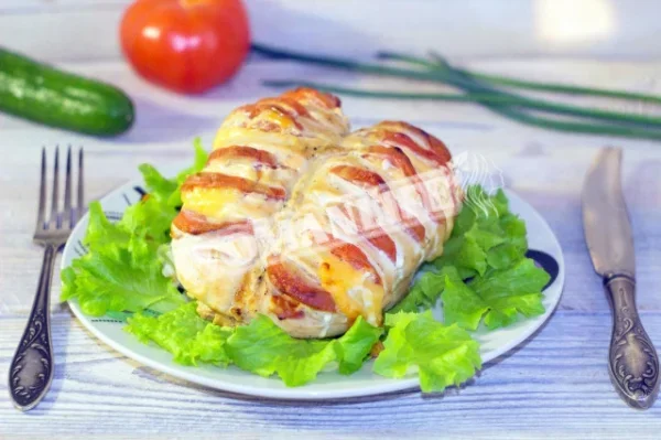 Курячі грудки з помідорами і сиром в духовці