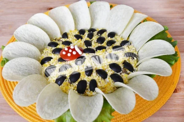 Салат соняшник з грибами
