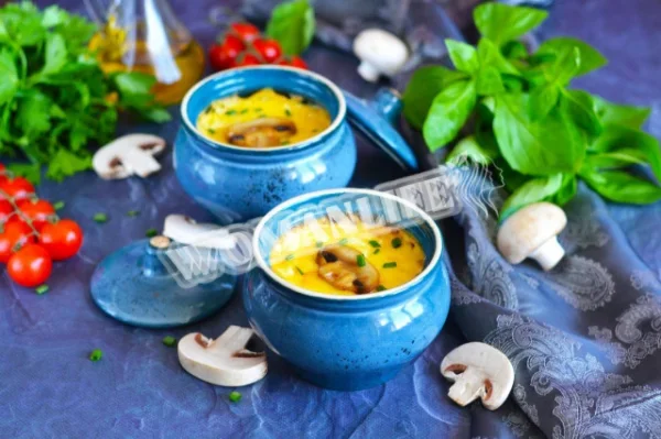 Жульєн з грибами і куркою в горщиках