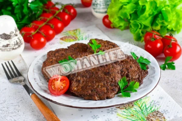 Печінкові оладки з морквою та цибулею