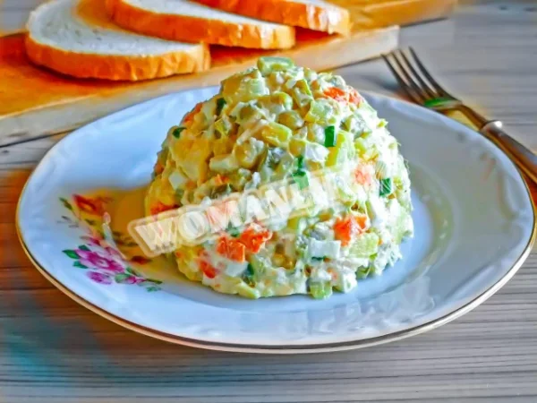 Салат Столичний класичний з куркою