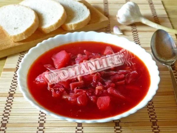 Борщ з консервованою квасолею