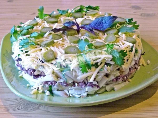 Салат з яловичини з яблуками