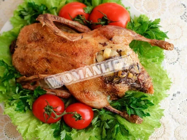 Качка, фарширована картоплею