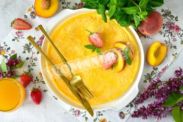 Солодкий омлет з молоком на сковороді