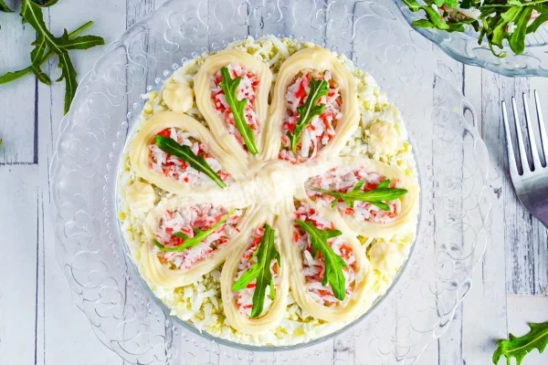 Салат з плавленим сиром і крабовими паличками