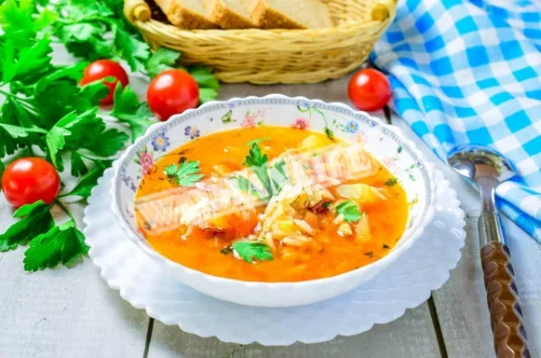 Класичний суп Харчо зі свинини з рисом і картоплею