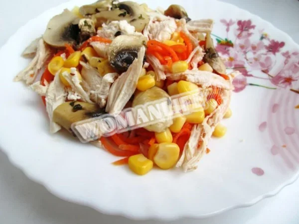 Корейський салат з куркою і кукурудзою