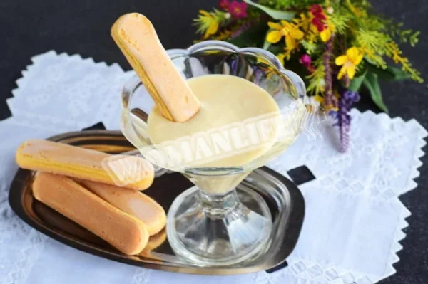 Крем маскарпоне з вершками, яйцями і цукром