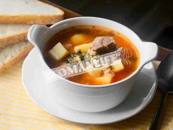 Харчо з яловичиною, картоплею, рисом і помідорами