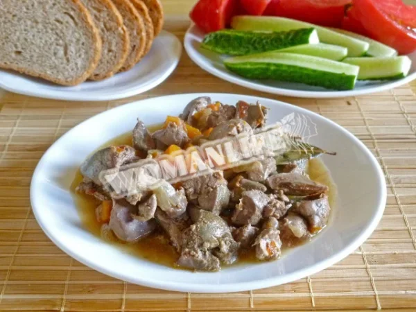 Гуляш з курячої печінки