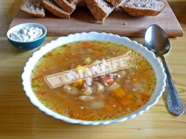 Суп з фаршем і квасолею