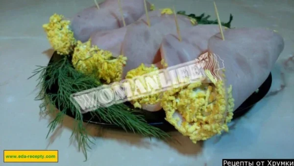 Рулетики з шинки з сиром і часником