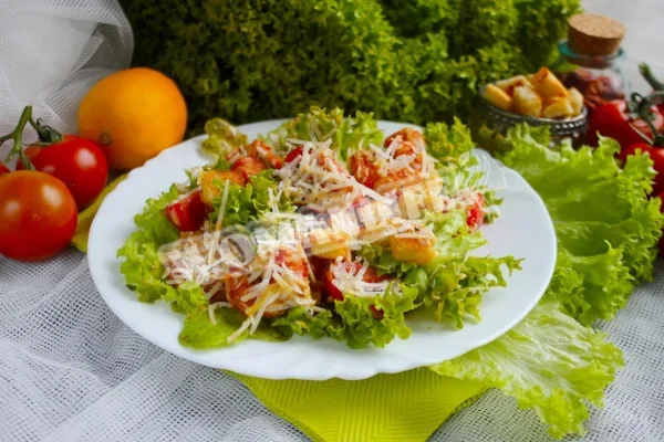 Класичний салат Цезар з креветками