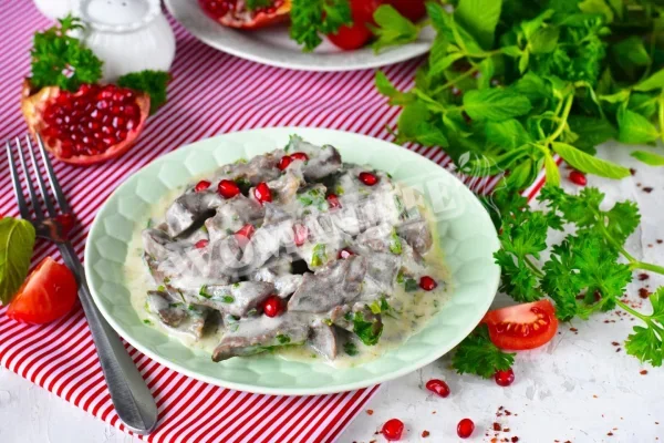 Тушковане яловиче серце в сметані