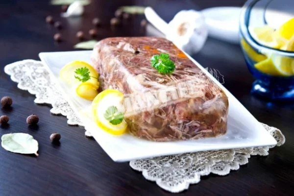 Новорічний холодець з яловичини в мультиварці