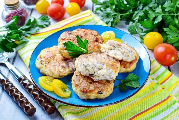 Курячі котлети з грибами і сиром в духовці