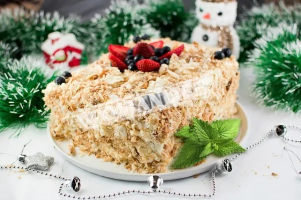 Класичний Наполеон зі збитими вершками